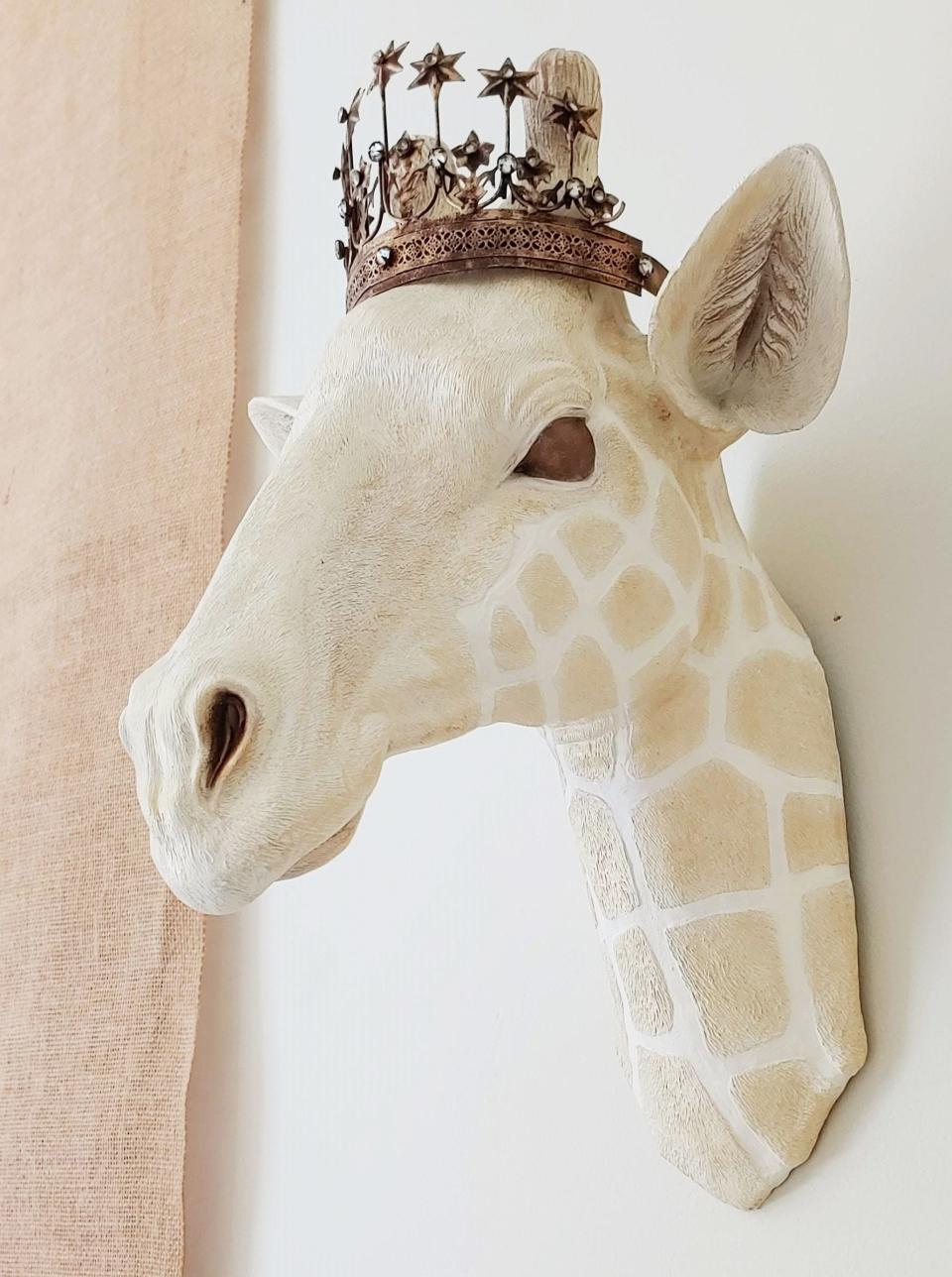 Faux taxidermy giraffe head, Giraffe head wall mount, Giraffe head wall decor