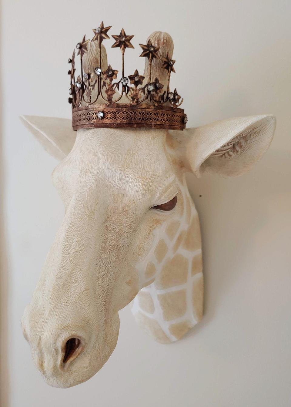 Faux taxidermy giraffe head, Giraffe head wall mount, Giraffe head wall decor