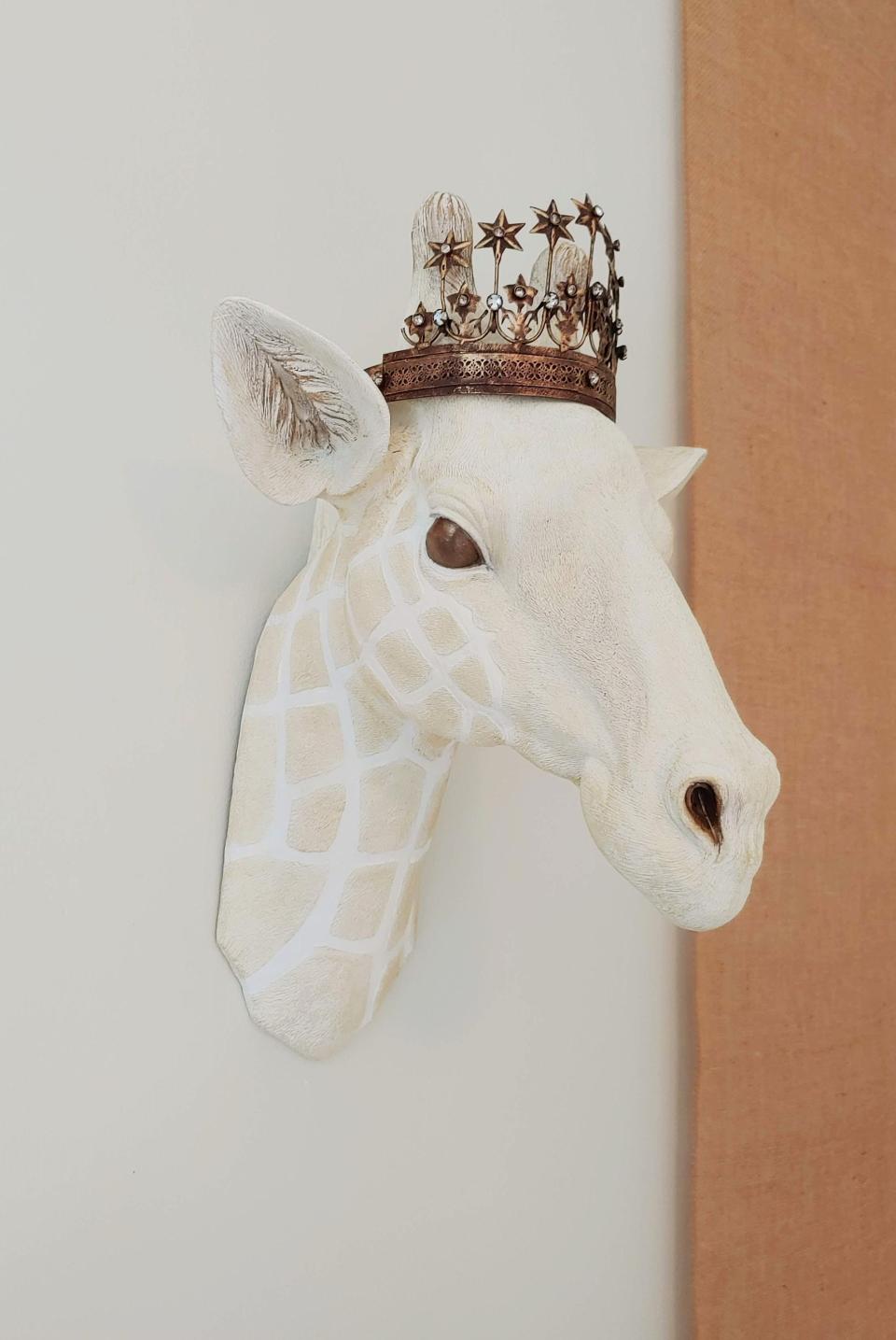Faux taxidermy giraffe head, Giraffe head wall mount, Giraffe head wall decor