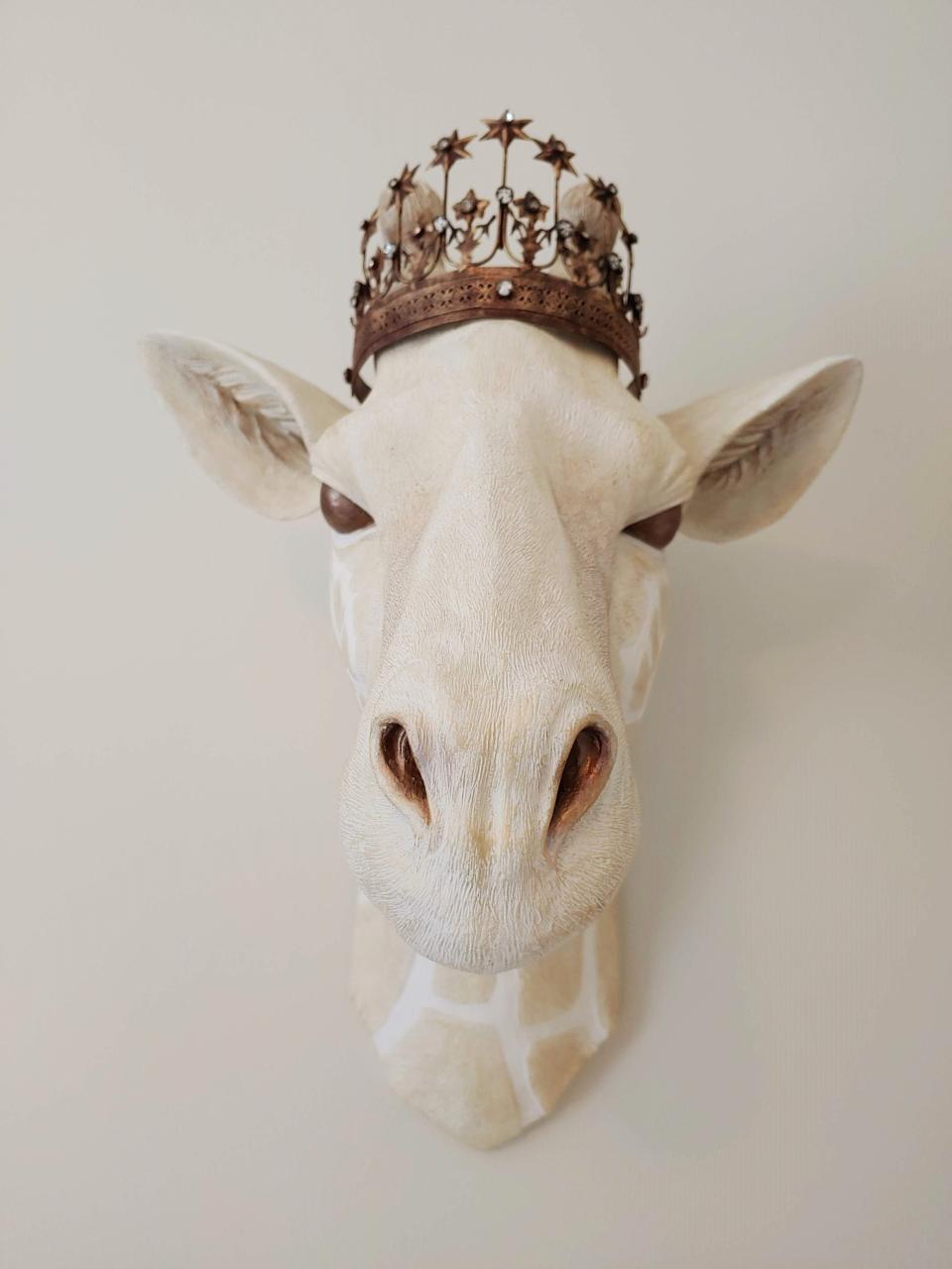 Faux taxidermy giraffe head, Giraffe head wall mount, Giraffe head wall decor