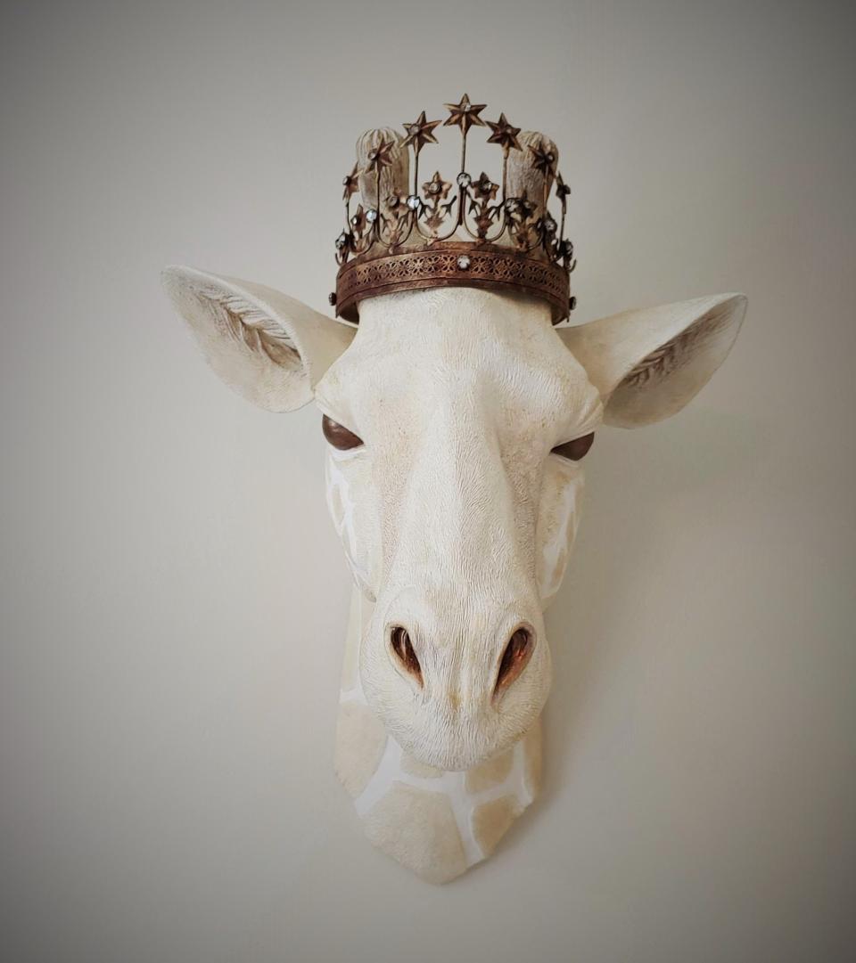 Faux taxidermy giraffe head, Giraffe head wall mount, Giraffe head wall decor