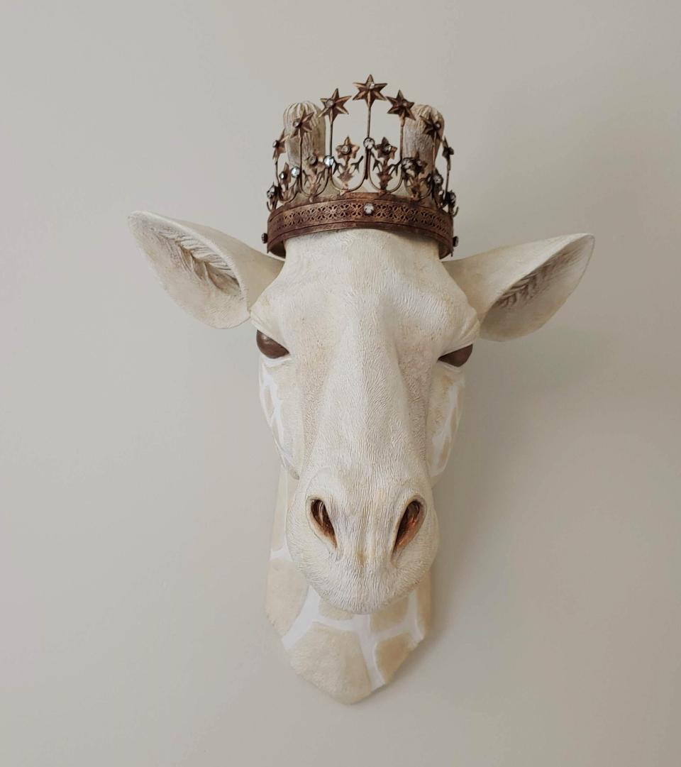 Faux taxidermy giraffe head, Giraffe head wall mount, Giraffe head wall decor