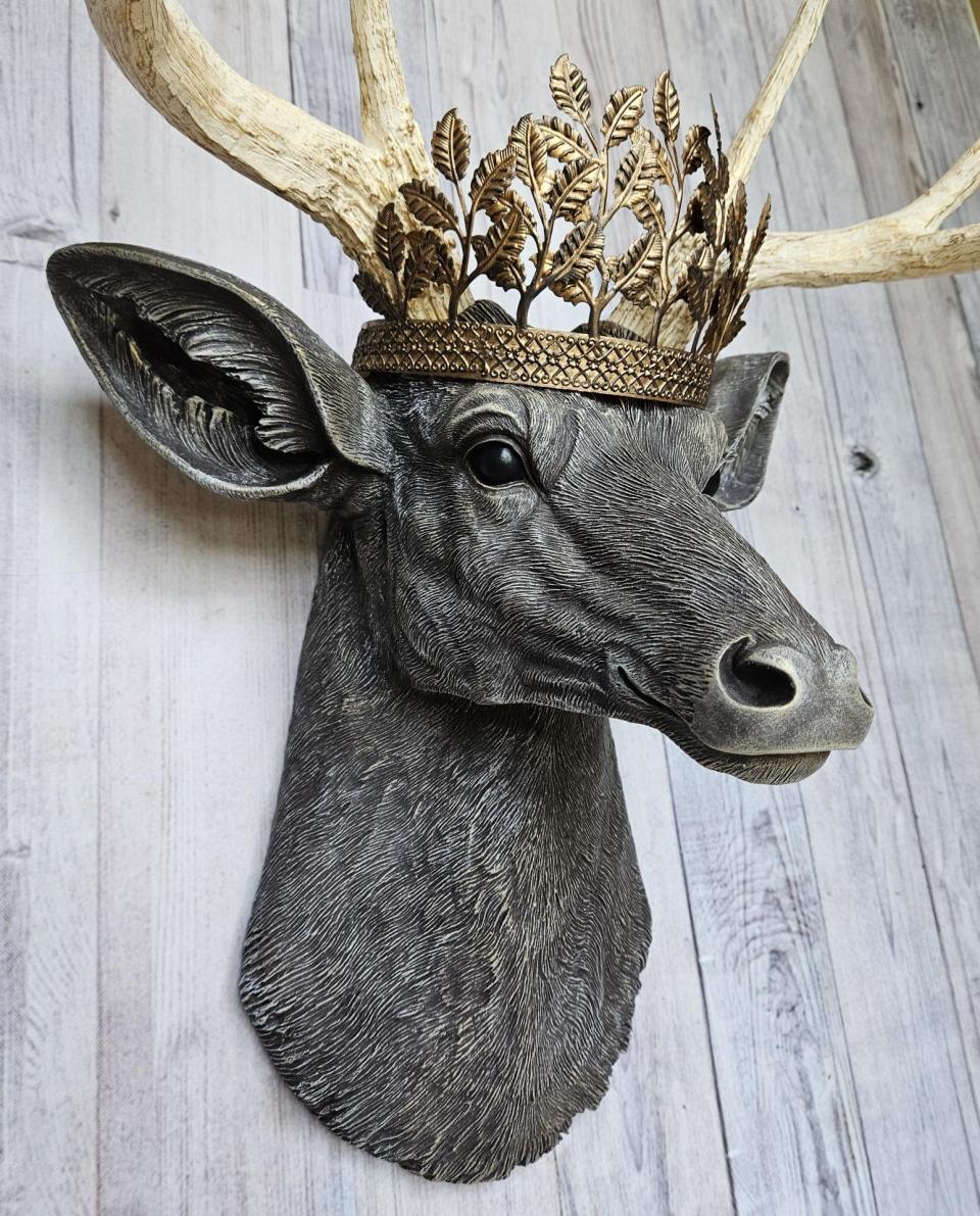Faux Taxidermy Deer Head Wall Mount, Faux Stag Head with  Leaf Crown