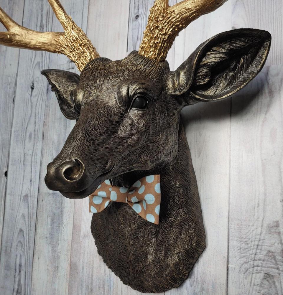 Faux Taxidermy Deer Head Wall Mount, Stag Head Wall Art with Bow Tie