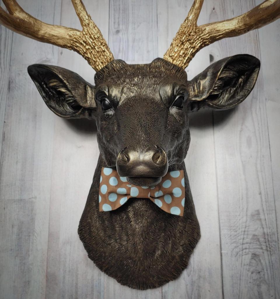 Faux Taxidermy Deer Head Wall Mount, Stag Head Wall Art with Bow Tie